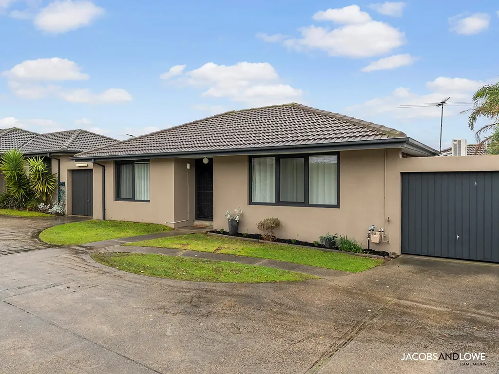 Freshly Renovated Unit Just Moments from Fishermans Beach