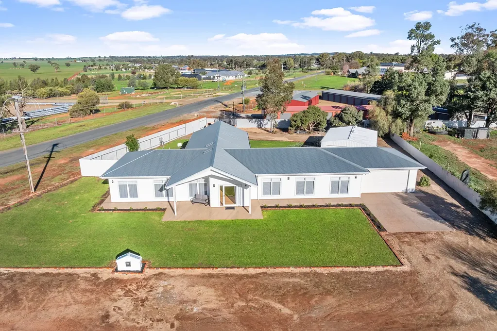Coolamon 4Zimmer Rural Living at Its Finest with Space, Style & Stunning Farmland Views