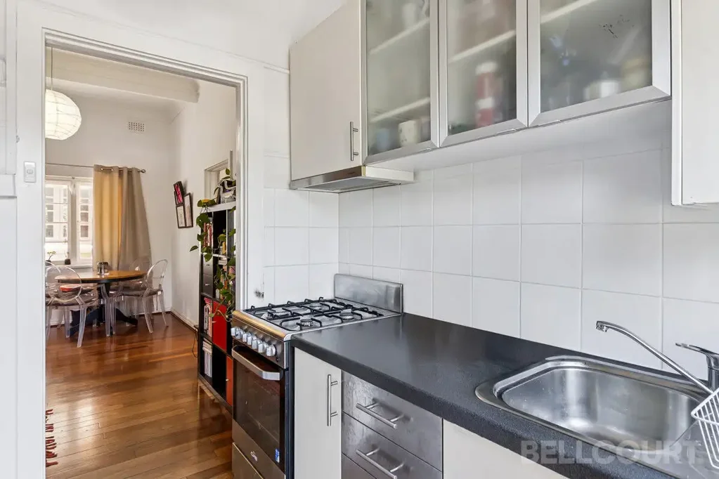 Perth 1房  1930s GROUND FLOOR APARTMENT WITH HISTORY AND CHARM