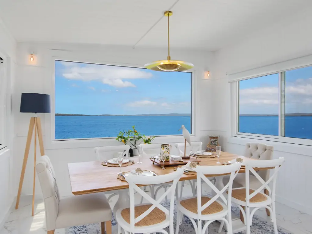 Toukley 3ห้องนอน SWEEPING PANORAMIC LAKE VIEWS from Swan Lake Cottage