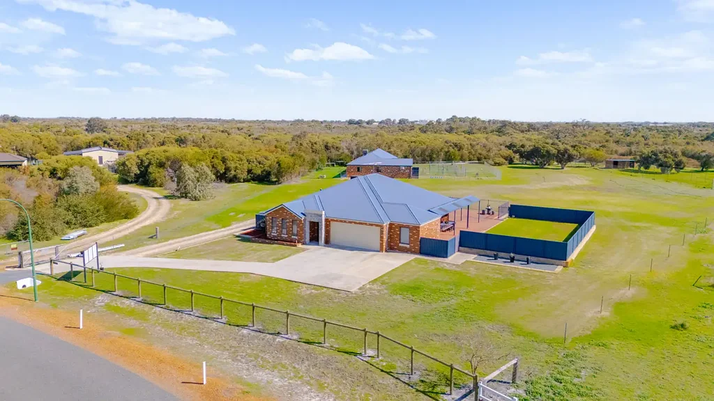 121 Greyhound Retreat, Nambeelup, WA 6207