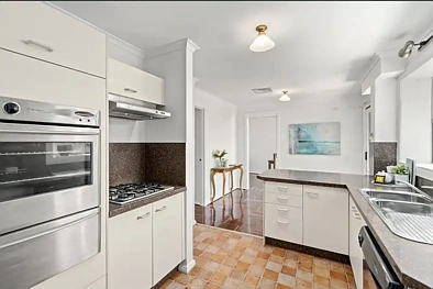 2/4 Vine Street, Blackburn, VIC 3130, 3 slaapkamers, 2 badkamers, Townhouse