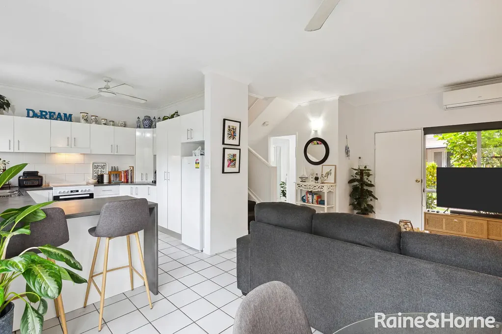 2 bedroom + study - Furnished - Resort Pool