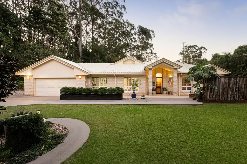 Palmwoods 5 Bedroom Acreage Stunner: Dual Living, Privacy, Outlook