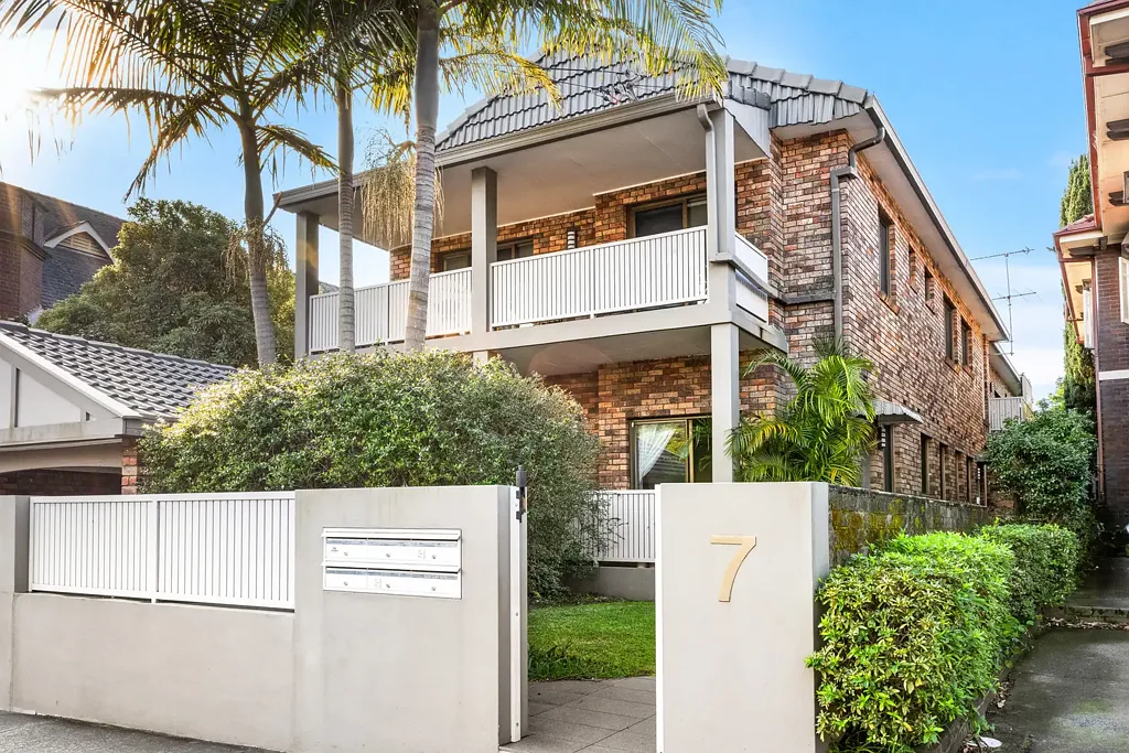 Mosman 2غرفة نوم Oversized Garden Apartment in the Heart of Mosman Village