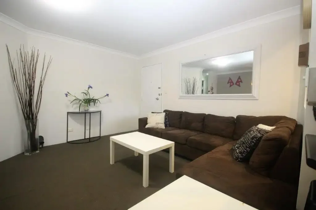 FURNISHED + CLOSE TO UQ