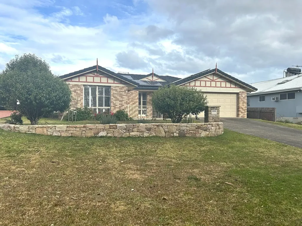 Beautiful 3 Bedroom Brick Home