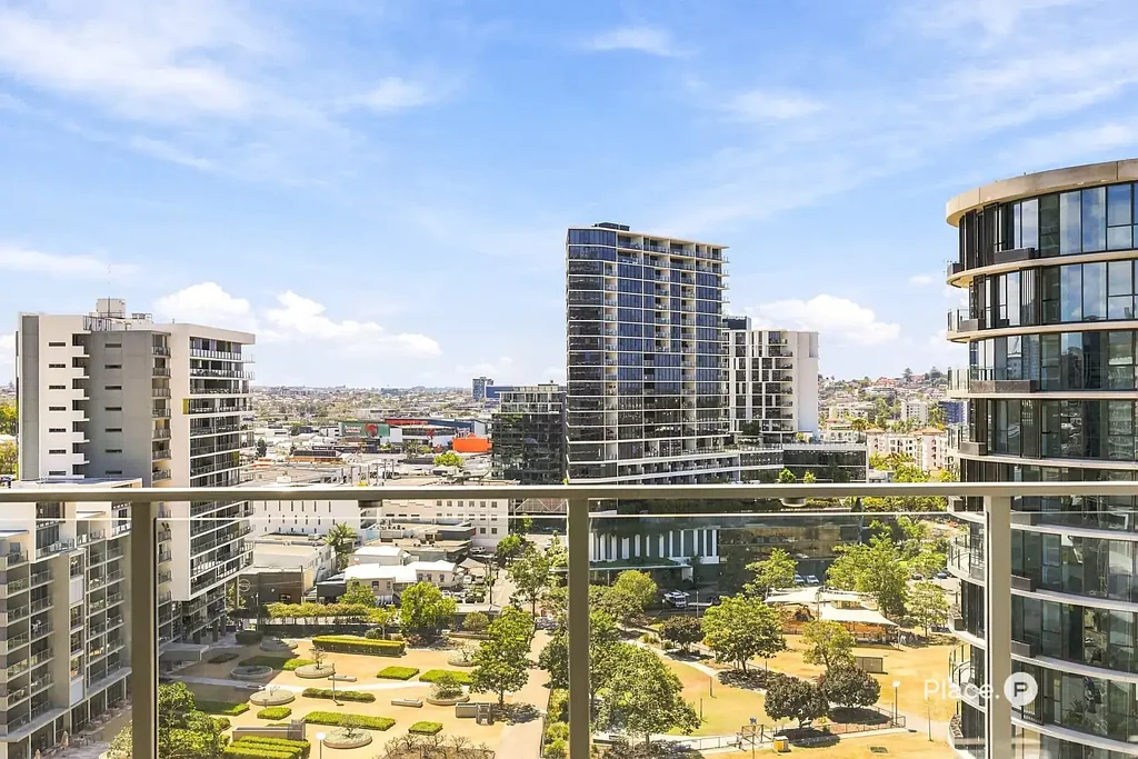 Newstead 2 Bedroom Parkland and River Views with Resort-Style Amenities in the Heart of Newstead