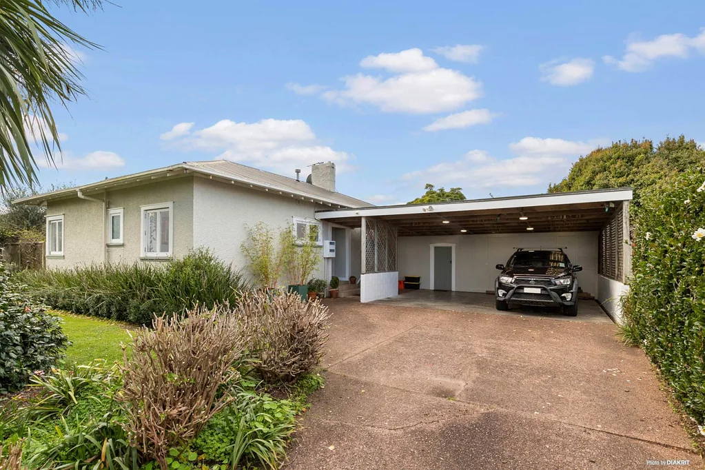 Waiuku 3ਬੈੱਡਰੂਮ Offers over $890,000