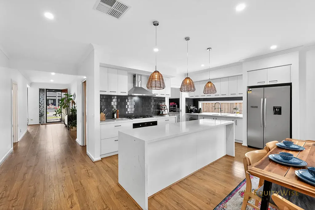 Wyndham Vale 4ห้องนอน An Opportunity Not to Be Missed! Prime Location Near 200 Meter Schools, Shops & Transport