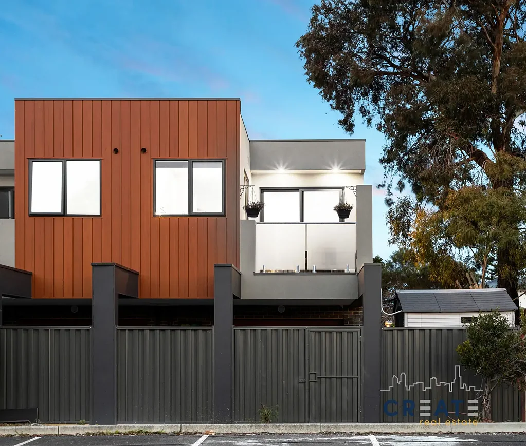 Sunshine North 3 Bedroom NEAR NEW EXECUTIVE TOWNHOUSE - PERFECTLY POSITIONED IN SUNSHINE NORTH