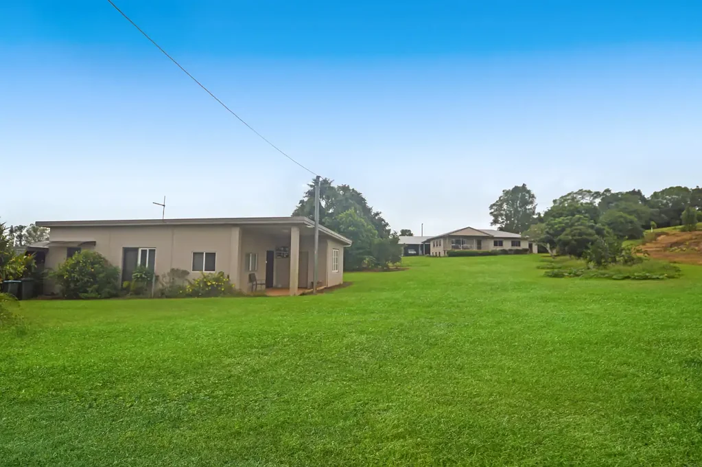 Utchee Creek 7部屋 PRISTINE 12 ACRE DUAL HOME PROPERTY,SHEDS, HIGH  &DRY-$985K