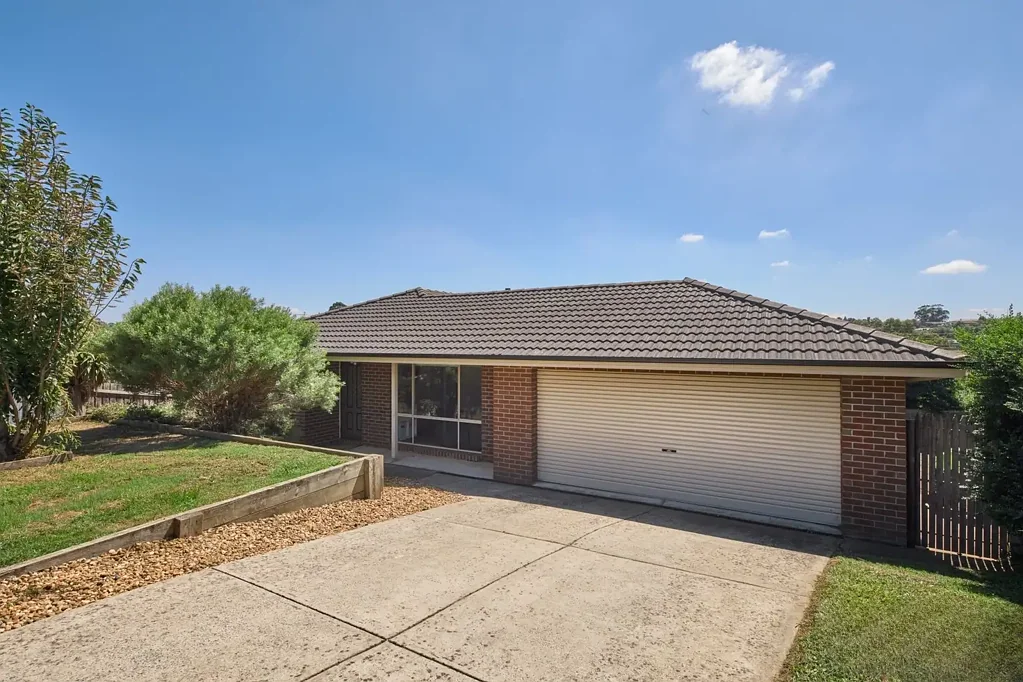 Stylish Family Living in a Quiet Court Location