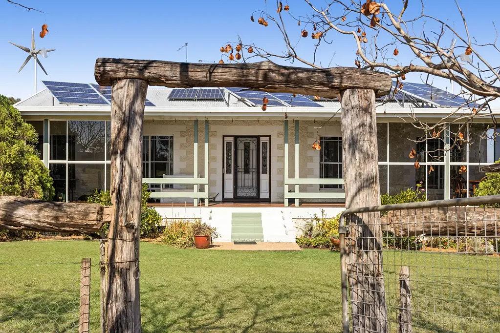 Emu Creek 2 Slaapkamer Winterbourne - 200 Acres of Freedom, Beauty, and Self-Sufficiency