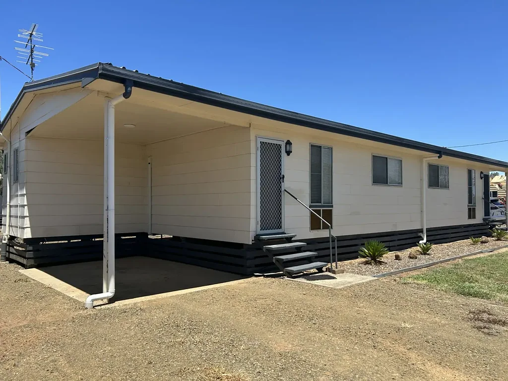 2 Bedroom Unit Within Walking Distance To Town