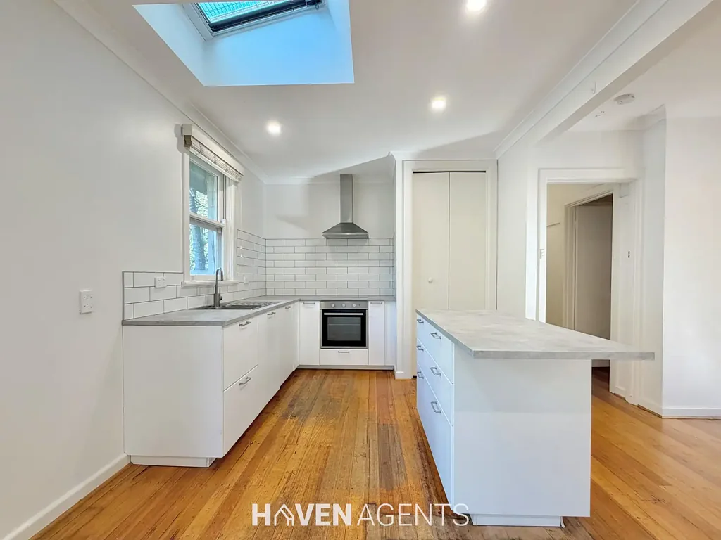 THREE BEDROOM UNIT WITH GARAGE IN THE PERFECT LOCATION! * HAVEN AGENTS