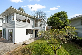 32 Normanton Street, Glenfield, North Shore City