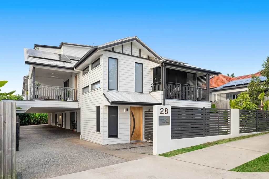 Mount Gravatt 2房 Mount Gravatt精品联排别墅 精工现代设计 三层布局 开放式空间 私人阳台 主卧套房 双盆水槽 电磁炉 舒适空调 学区便利 Unconditional Contract