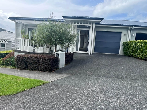 Luxury Coastal Living in Kensington Park, Orew...