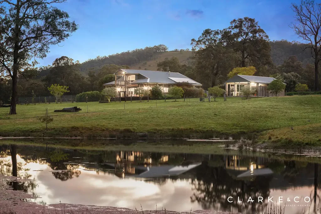Glen William 4ห้องนอน CONTEMPORARY ACREAGE HAVEN IN A PICTURESQUE SETTING!