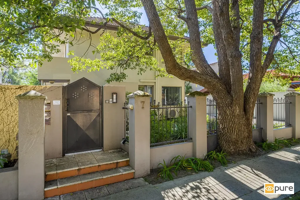 CHARMING PARTIALLY FURNISHED APARTMENT IN A SOUGHT-AFTER LOCATION