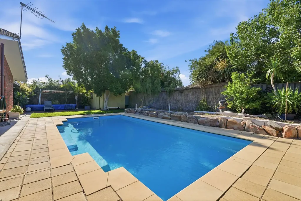 8 Thiele Crescent, West Lakes Shore, SA 5020