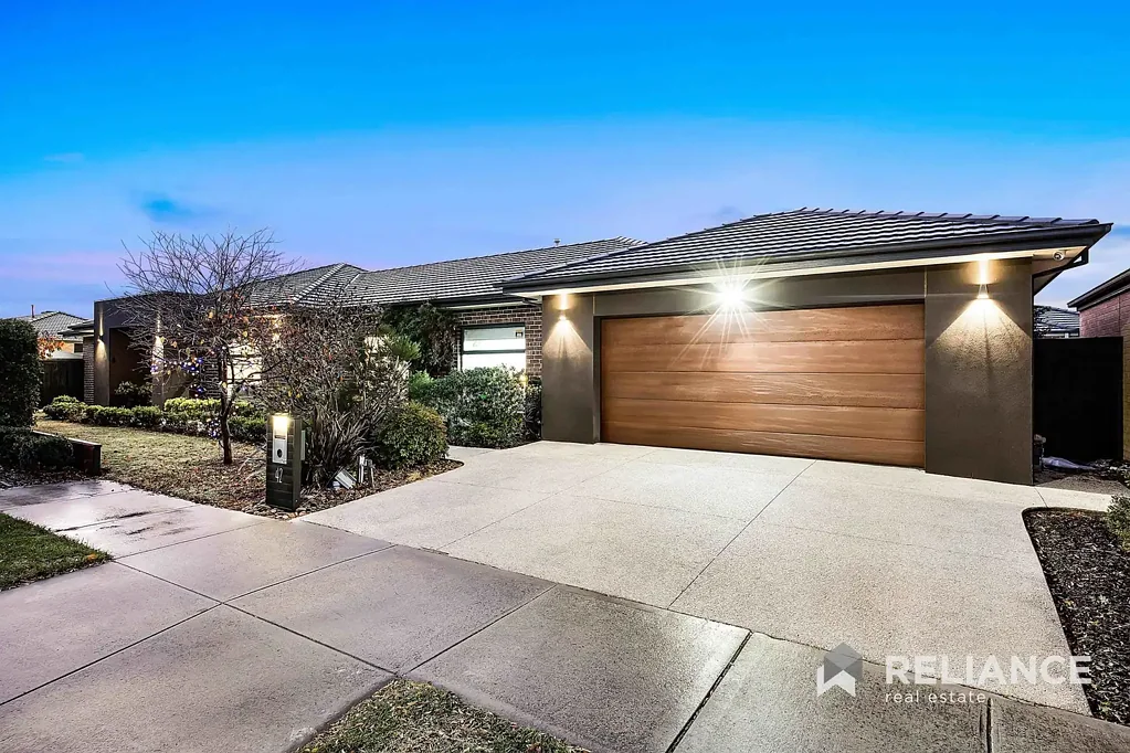 Werribee 4房 宽敞934m²地块 私密户外天堂 现代厨房亮点 四卧主套舒适 优越Harpley地段 Impressive Family Home on largest residential parcel of land in harpley sitting at 934m² with Pool & Multiple Living Zones
