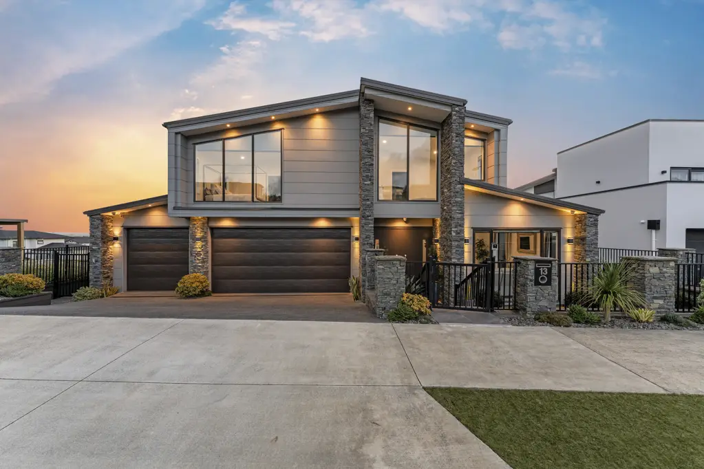 East Tamaki Heights 6ਬੈੱਡਰੂਮ Where Luxury Meets the View - No Plan B