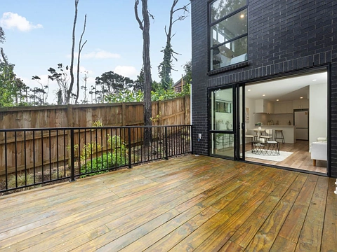 Glen Eden 2房  Priced to SELL in Prime Location