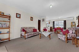 2/10 Duke Street, Papakura