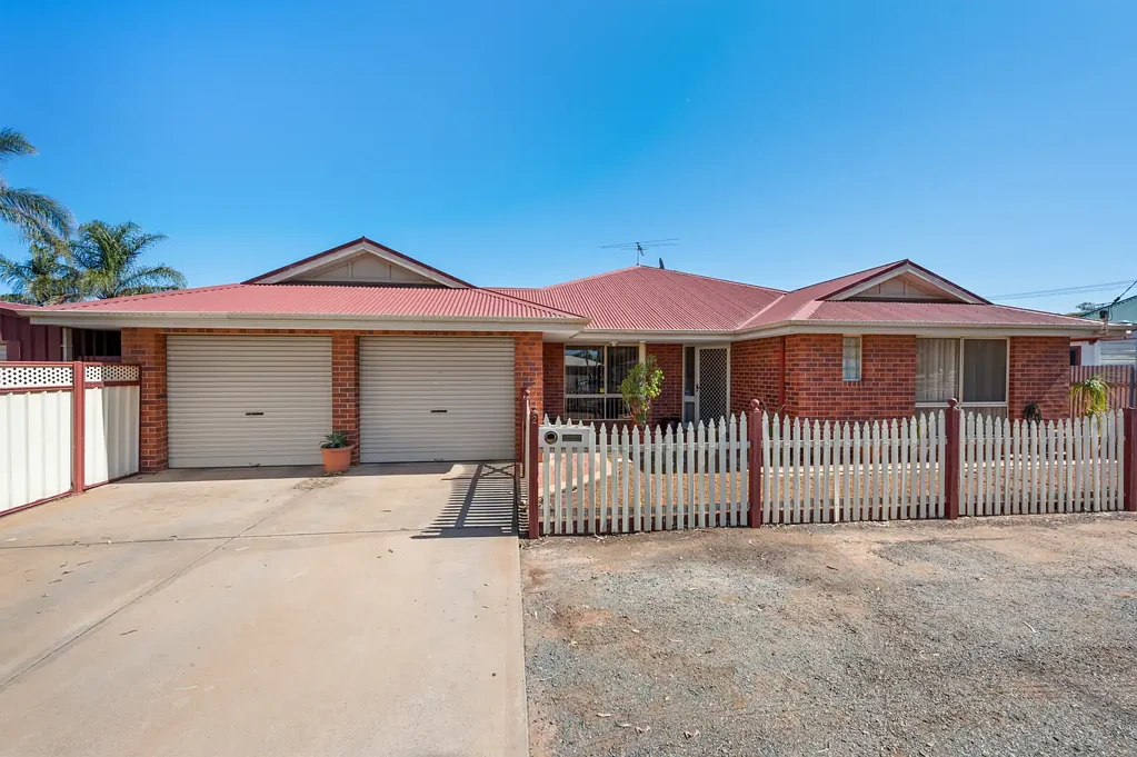 South Kalgoorlie 4 Slaapkamer Delightful 4x2 Family Home with Shed & Outdoor Entertaining – South Kalgoorlie