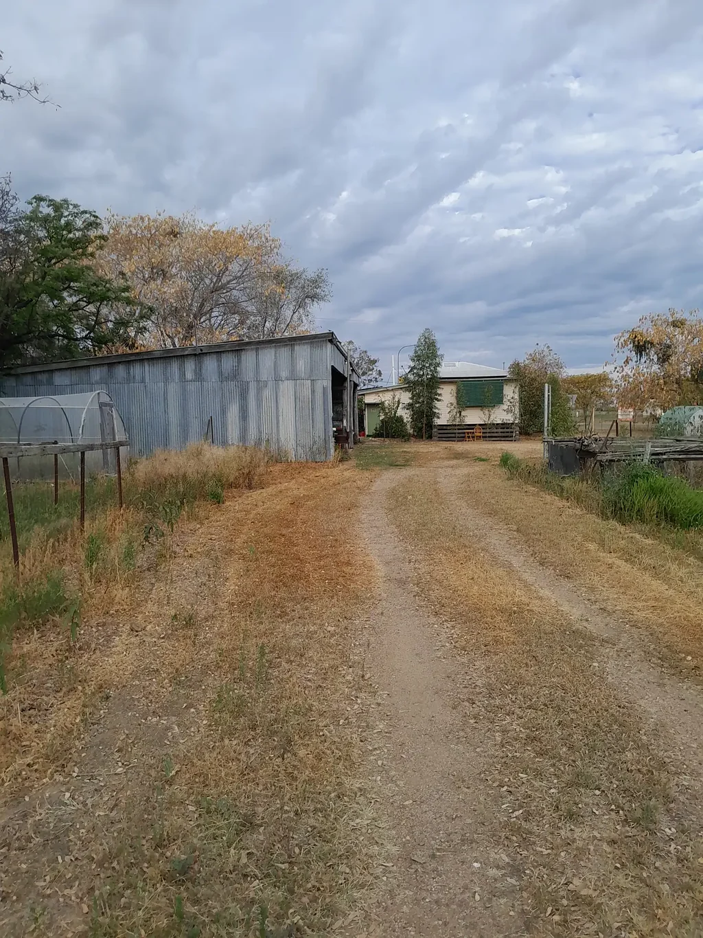 Banana 3ਬੈੱਡਰੂਮ Double Block with three bedroom house and machinery shed!