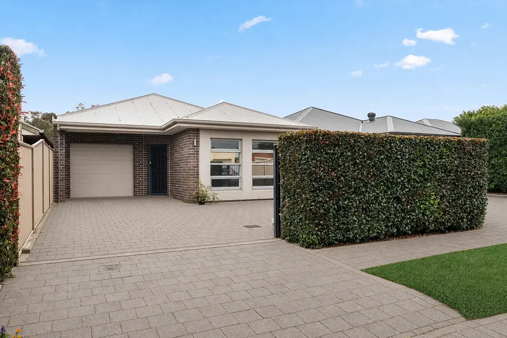 Tranmere 3 Slaapkamer Light-Filled Luxury with Multiple Living & Entertaining Zones
