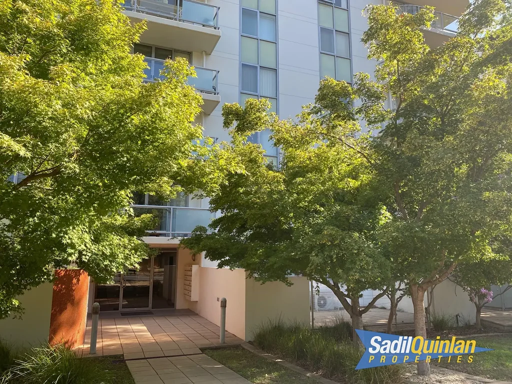 GREAT LOCATION - FURNISHED CORNER APARTMENT WITH VIEWS