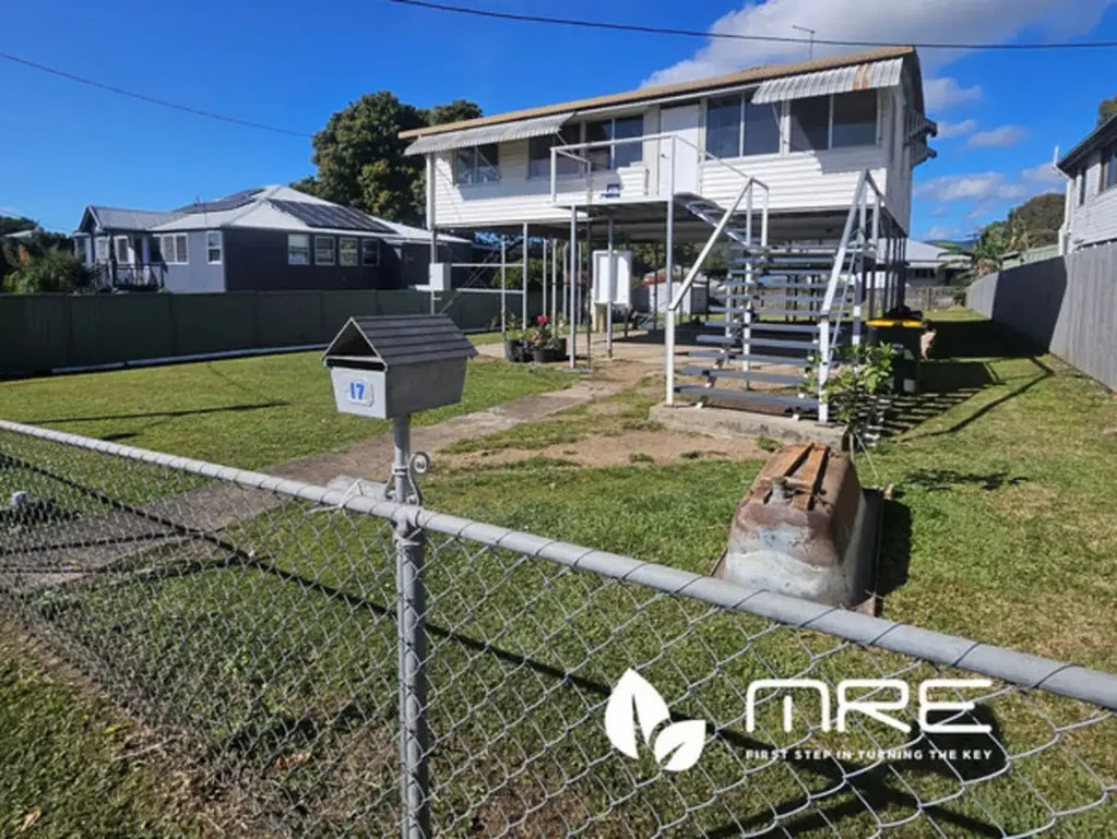 Sarina 3房  17 Leslie Street, Sarina – Solid Renovation Opportunity on Generous Block