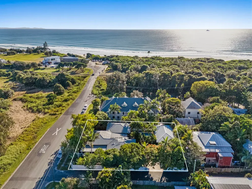 Byron Bay 7chambre Rare Belongil Beach Holding — Pavilion Living on 1,012m²
