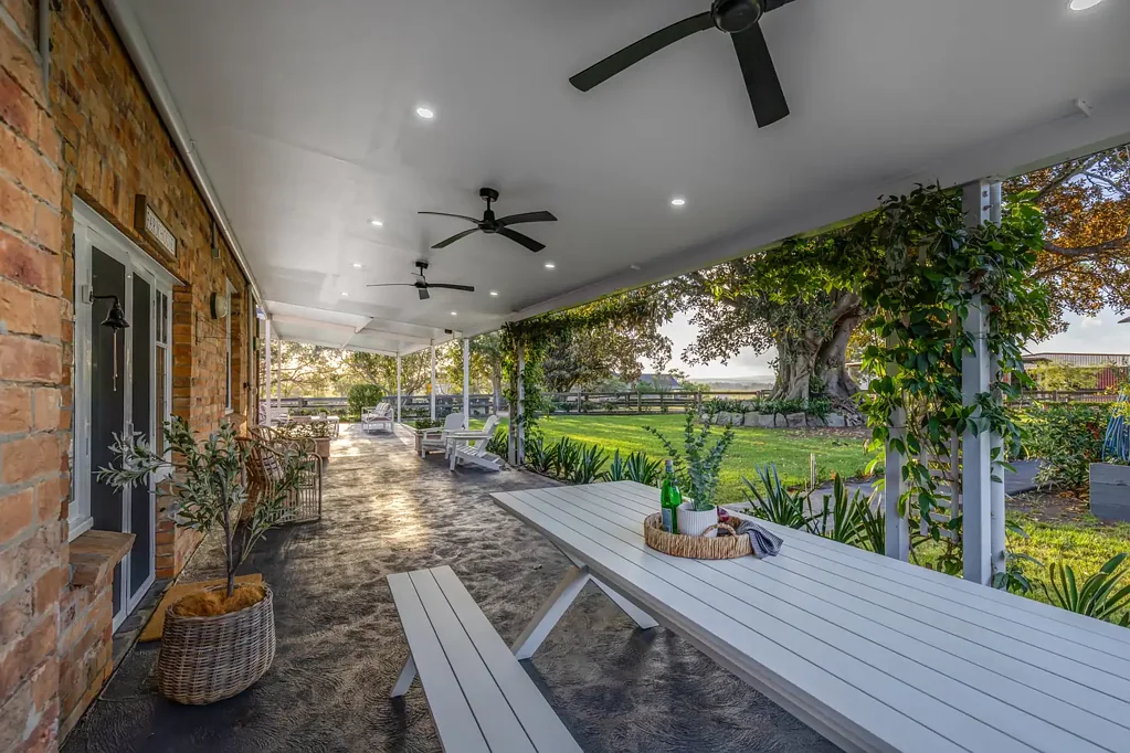 Woodville "Clifden House" – A Landmark Equestrian Estate