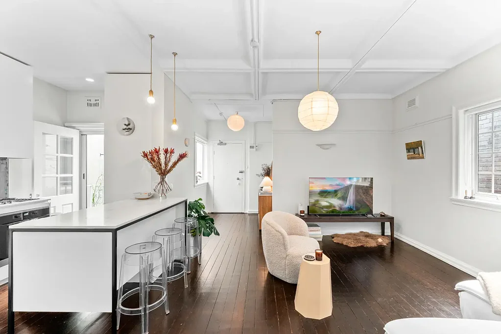 Potts Point 2침실 Top Floor Art Deco, Recently Renovated in A Prime North East Position Within "Netherbow"