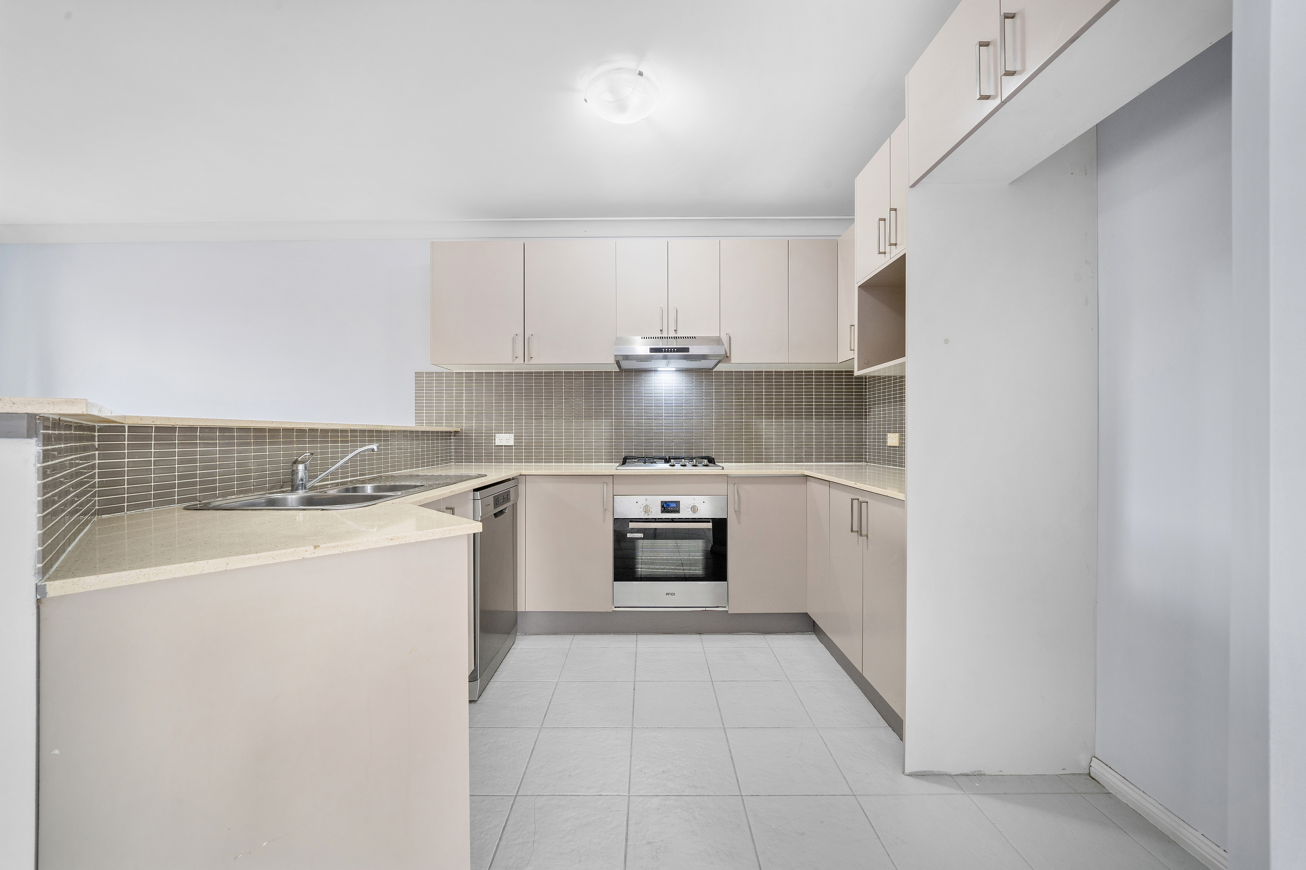 THE VICTORIA UNIT 18 98-102 VICTORIA ST, WERRINGTON NSW 2747, 0房, 0浴, Townhouse