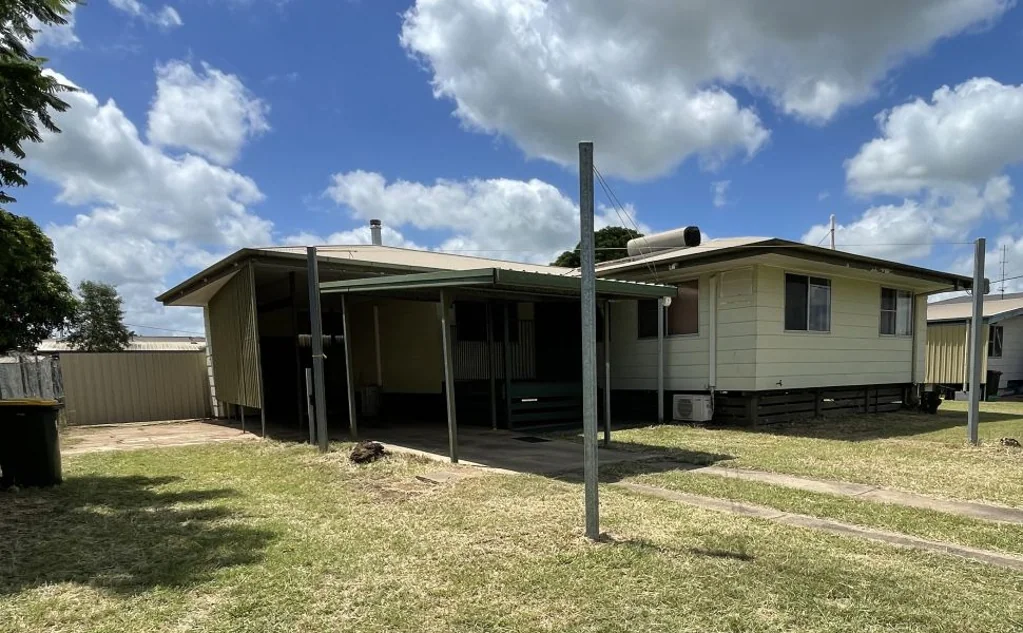 Moranbah 3chambre 3 Bedroom Home with Fire Place