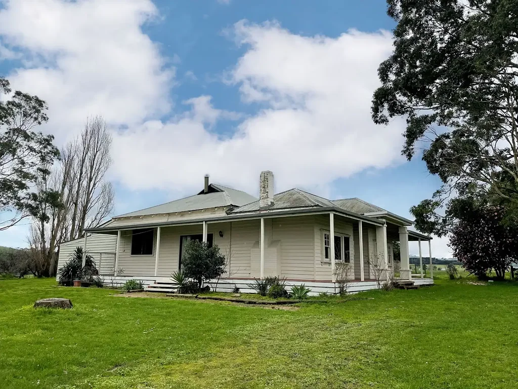 Charming Three-Bedroom Farmhouse on a Working Cattle Property