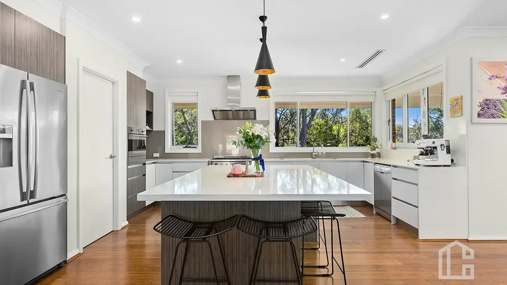 Hazelbrook 4ਬੈੱਡਰੂਮ Expansive Modern 4‑Bed Family Home in Quiet Hazelbrook Pocket - View by appointment.