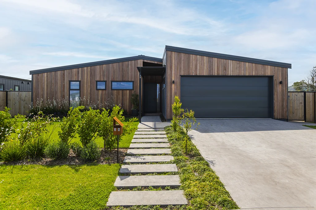 Lytton West 3房  Easy Living on Point
