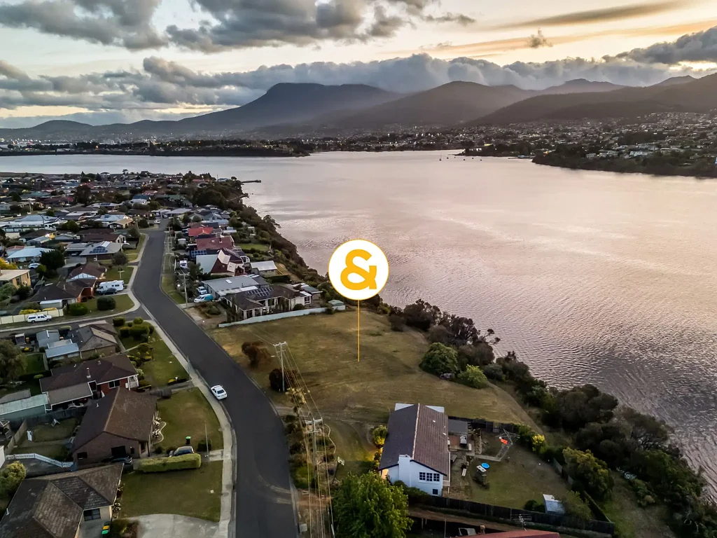 Old Beach Opportunity To Buy All Three Block With A DA Approval for 6 Dwellings