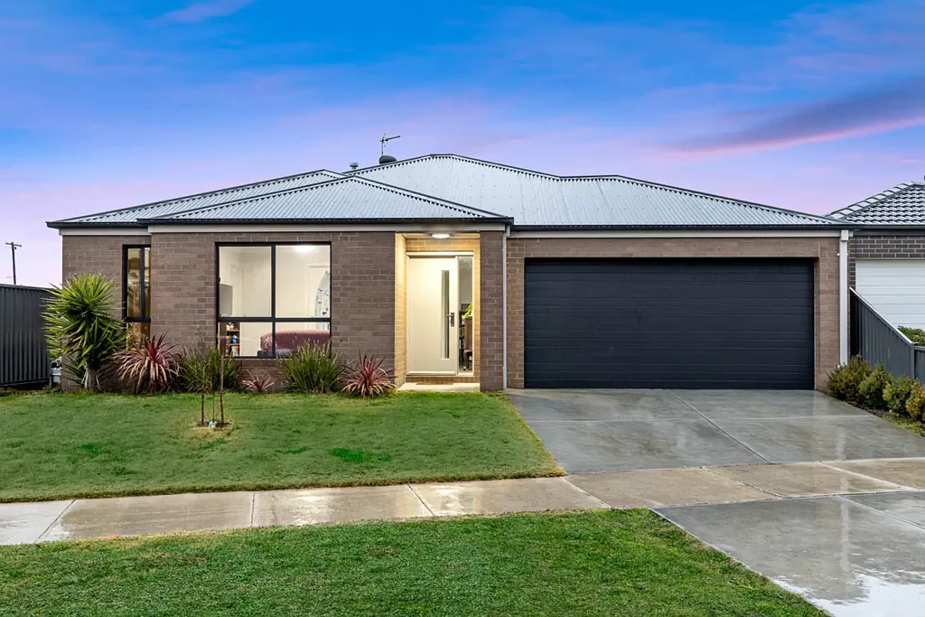 Wendouree 3 Bedroom Great Investment Opportunity with Easy Freeway Access