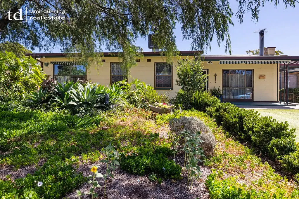 Huge 5 bedroom family home with room to move.