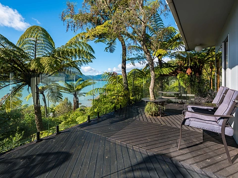 Queen Charlotte Sound 2房  Waterfront and waiting for you to stamp your mark