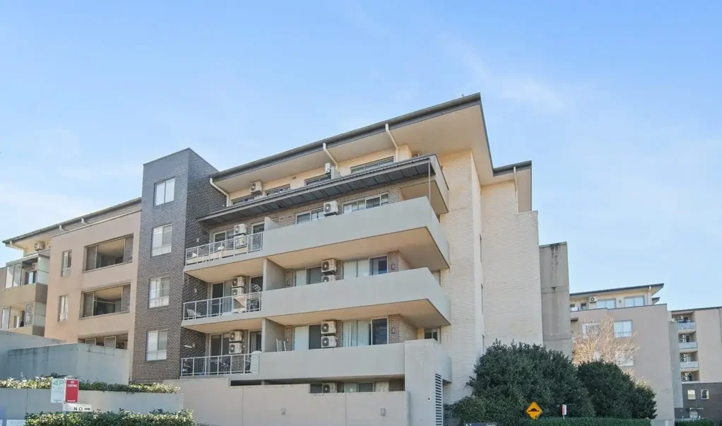 MODERN 3  BEDROOM APARTMENT IN PRIME LOCATION