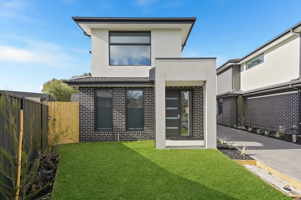 Experience modern living in a beautifully designed townhouse!!