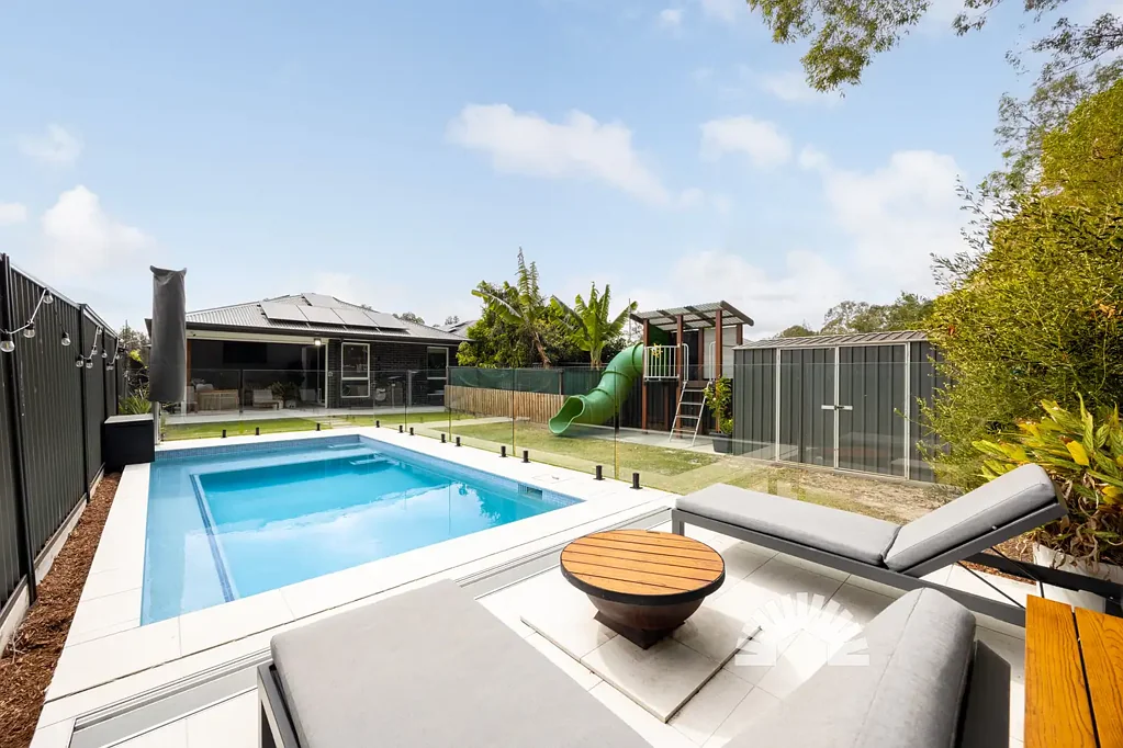 Griffin 3બેડરૂમ Poolside Living with a Bushland Backdrop in Griffin